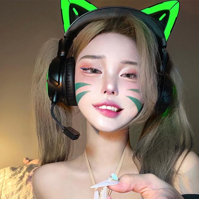 e-girl avec casque oreilles de chat